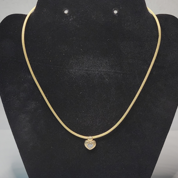Gorgeous 10K Yellow Gold 17" Necklace with Heart Pendant - TW: 6.0g