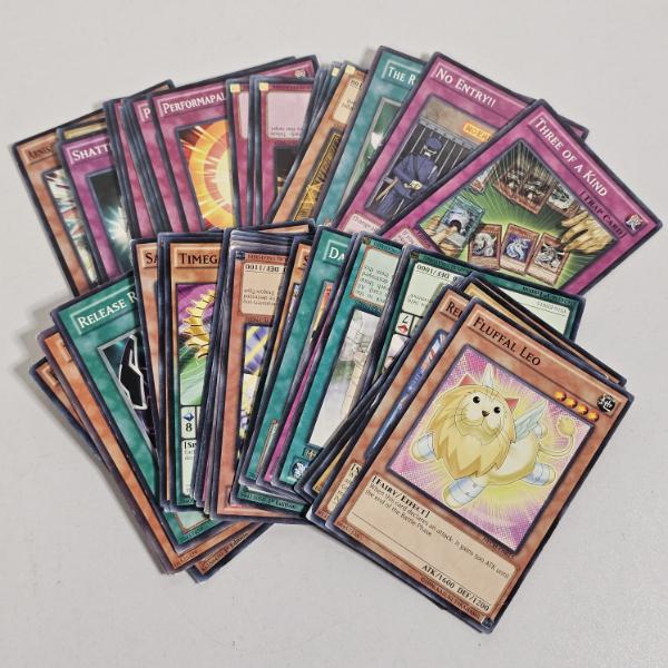 Yu-Gi-Oh! Trading Card Game 50 Assorted Cards Featuring Fluffal Leo