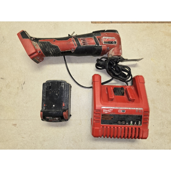 Milwaukee (1) Oscillating Multi Tool (1) Battery (1) Charger