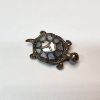 Image 2 : Adorable Vintage Turtle Brooch Pin with Mother-of-Pearl Mosaic Shell - Total Weight: 11.9g