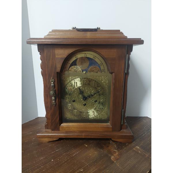 Modern Bulova Wooden Case Mantle Clock