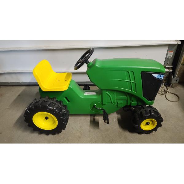 Children's John Deere Plastic Ride-On Pedal Tractor With Adjustable Seat