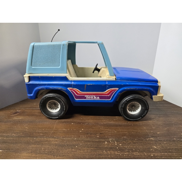 1970s Blue Tonka Bronco - Pressed Steel - 17Lx9Wx10T