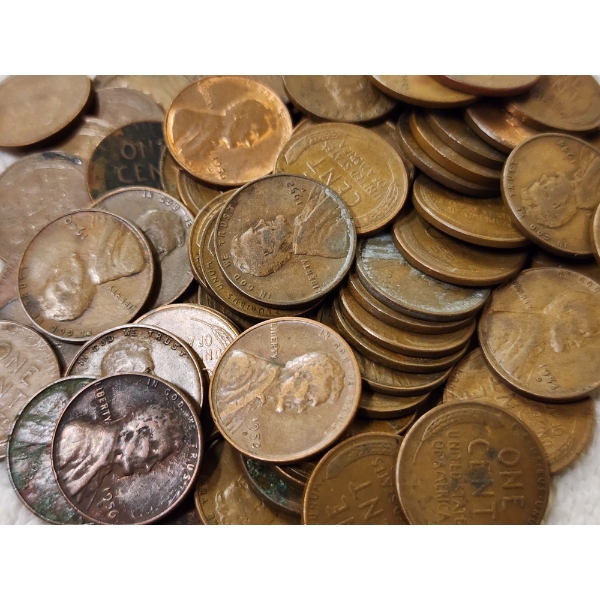 LARGE Collection of Around 300 Assorted United States Lincoln Pennies Mostly Wheats!