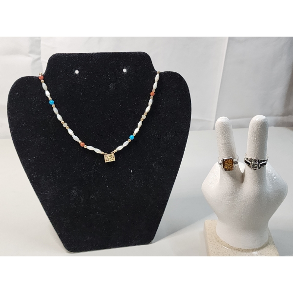 2 Rings and Turquois/Red Bead Necklace TW: 15.6g