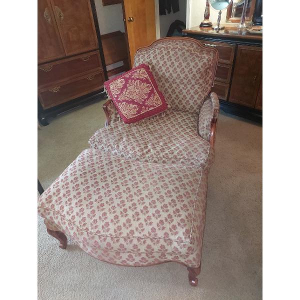Beautiful Vintage 2 Pc Upholstered Settee Chais Lounge Style- In Excellent Condition - Over 70" Over