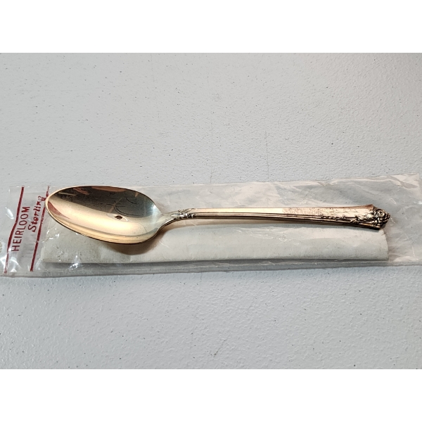 Vintage Heirloom Sterling Silver Spoon TW: 30.2g