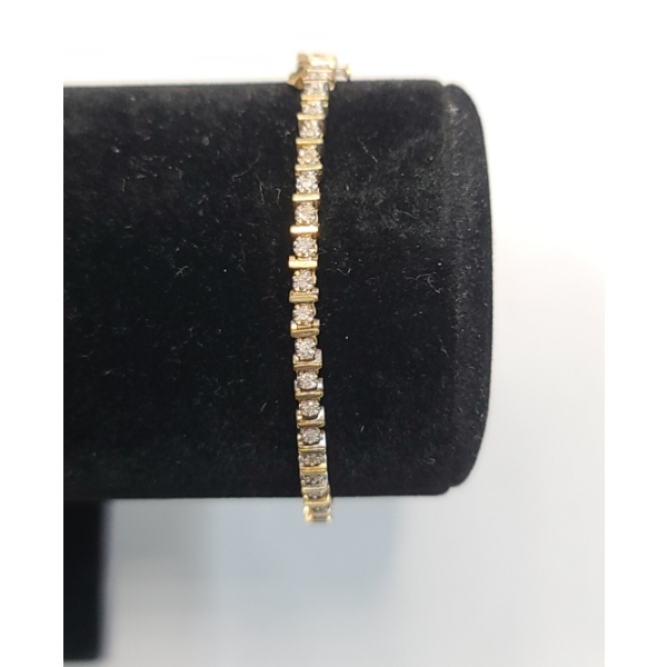 14K Gold 7" Tennis Bracelet With Diamonds - Weight: 7.3g