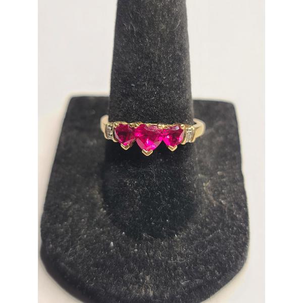 Vintage Women's 10K Yellow Gold Triple Heart Ruby & Diamond Accent Ring - Size 7 - Weight: 1.9g