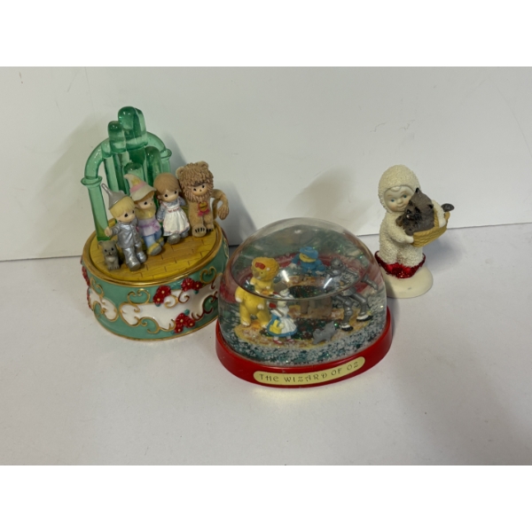 Precious Moments Wizard of Oz Music Box - The Wizard of Oz Snow globe 