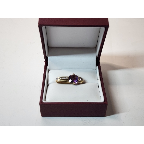 14K Gold Pendant with Diamonds and Large Amethyst-Colored Stone Total Weight 2.9g