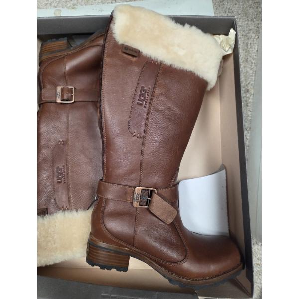 New Tall Dark Brown Leather UGG Australia Size 7 Boots