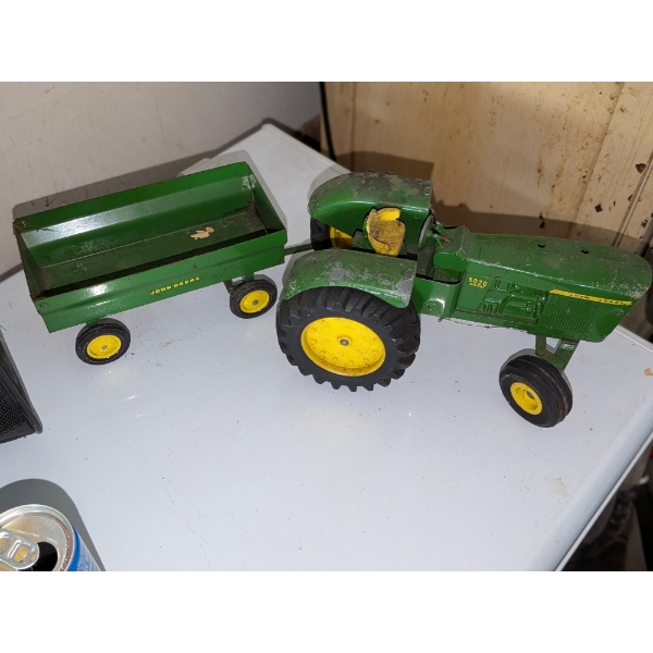 Metal John Deere
