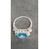 Image 4 : 10K White Gold Blue Topaz Cushion 4.30 Ct White Topaz Ring - Size 7 - Weight: 4.6g