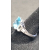 Image 2 : 10K White Gold Blue Topaz Cushion 4.30 Ct White Topaz Ring - Size 7 - Weight: 4.6g