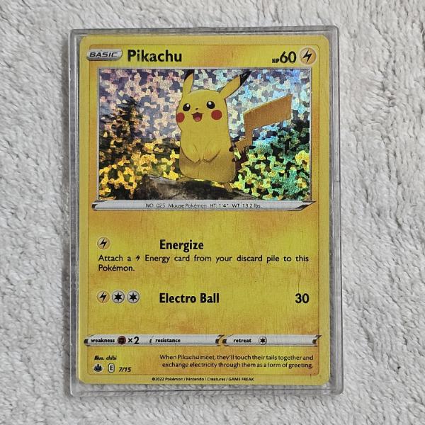 Pikachu 7/15 Holo Pokémon Trading Card