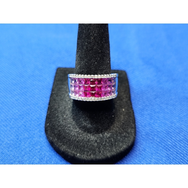 Stunning 10K White Gold Ring with Pink Stones - Size 7.5 - Total Weight: 8.0g