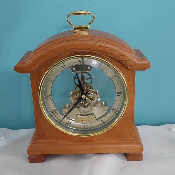 WESTCLOX Battery Operated Desk Clock - Working