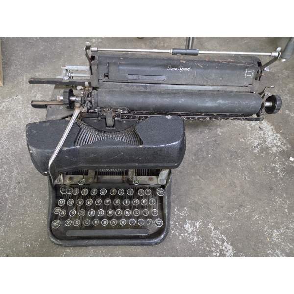 Pick Up Off Site- 115 Ely St. Alliance Oh. Vintage Smith & Corona Typewriter