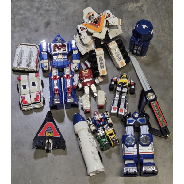 Great Vintage Transforming Robot Figures Group