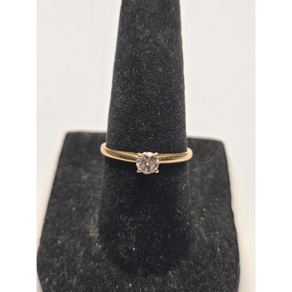 14K Yellow Gold Engagment Ring - Size 6 - Weight: 1.4g