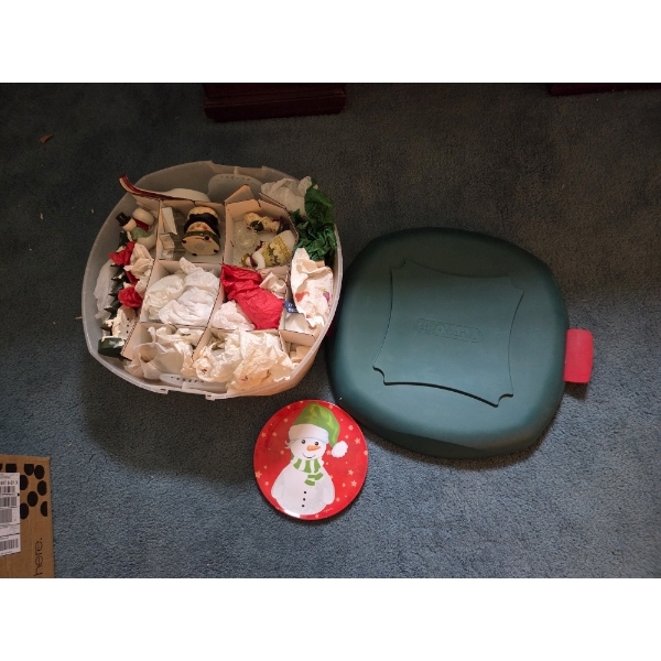 PICKUP IN CANTON - Plastic Storage Container Of Snowman Decorations In Great Condition 
