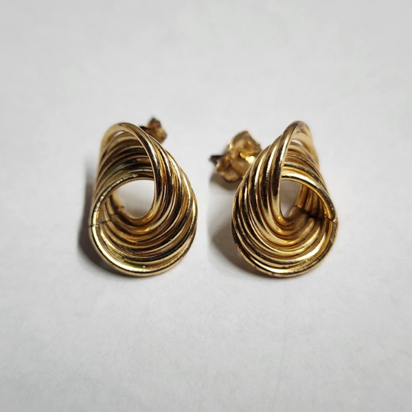 Lovely 14K Gold Earring Set Weighing 1.7 Grams Total 