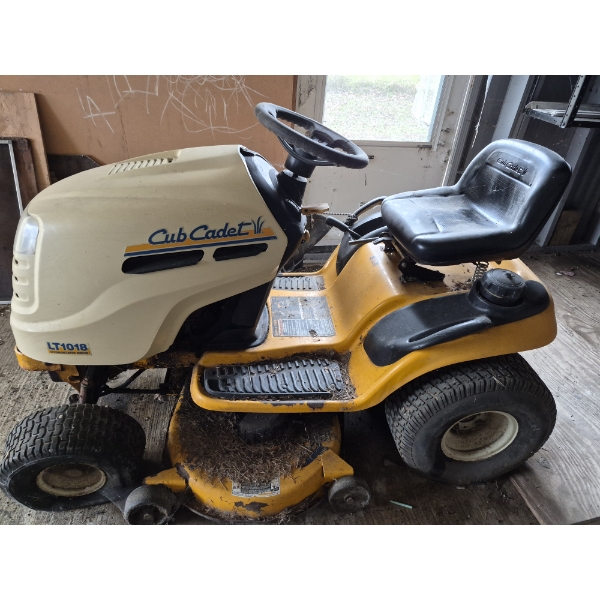 Cub Cadet Series 1000 - Model LT1018 Riding Mower 18.5HP Briggs & Stratton