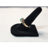 Image 3 : 10K Gold Ring with Emerald-Colored Stones - Size 7 - 2.3g