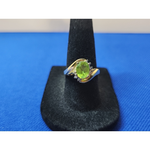 14K Gold Ring with Peridot-Colored Stone - Size 7.5 - 3.5g