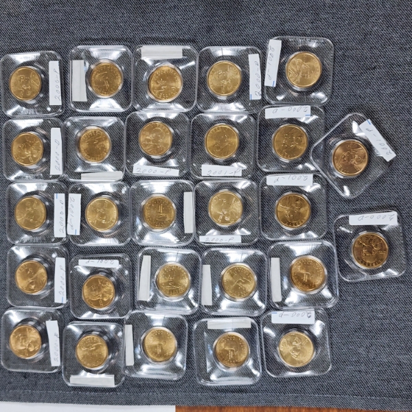 Coin Collectors Case Loaded With Sacagawea Dollars in Capsules ~ Face Value $27.00