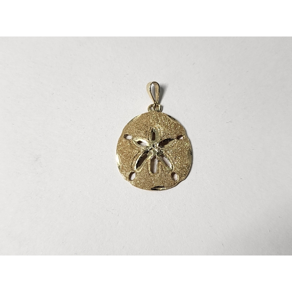 14K Gold Sand Dollar Pendant Total Weight: 3.8g