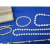 Image 3 : Lot of Assorted Pearl Costume Jewelry: Bracelets and Necklaces 