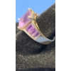 Image 2 : Beautiful 10K Gold Ring With Amethyst - Size 7 - Weight: 4.6g