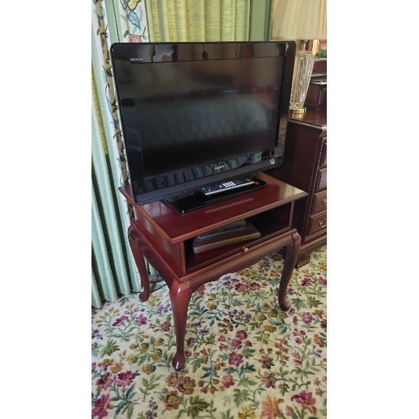 32" Est SONY Digital Television & Wood Table Included As Shown - TV Works & Includes Remote