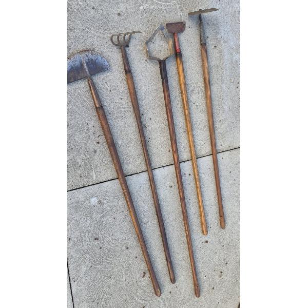 PICKUP IN CANTON - ASSORTMENT OF GARDEN HOE TYPE TOOLS - SEE PICS