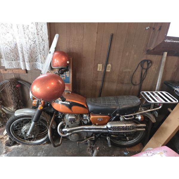 *Pick Up At Louisville Home - No Shipping Available* Honda 350 Orange & Black Scrambler With 2 Helme