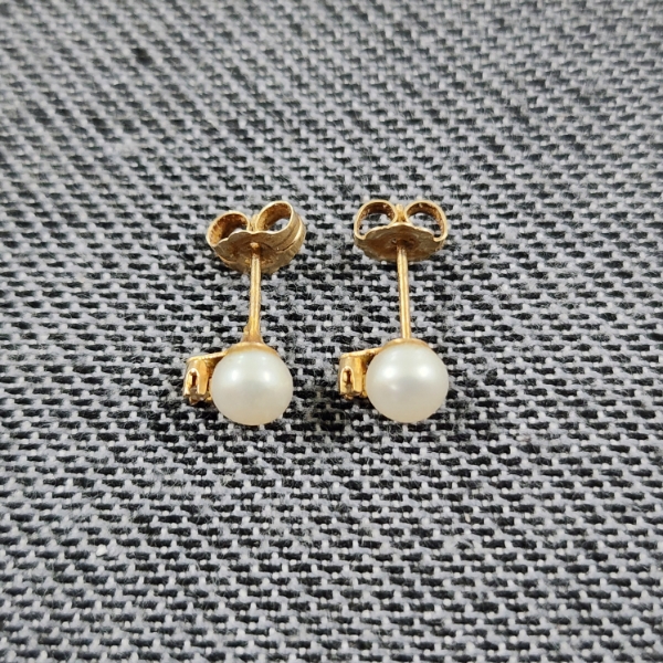 Lovely 14K Yellow Gold Pearl Earring Set Weighing 0.6 Grams Total