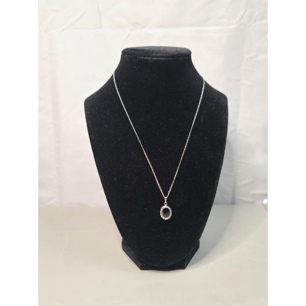 Sterling Silver 18" Necklace With Sterling Silver Set Black Onyx Pendant - Weight: 2.3g