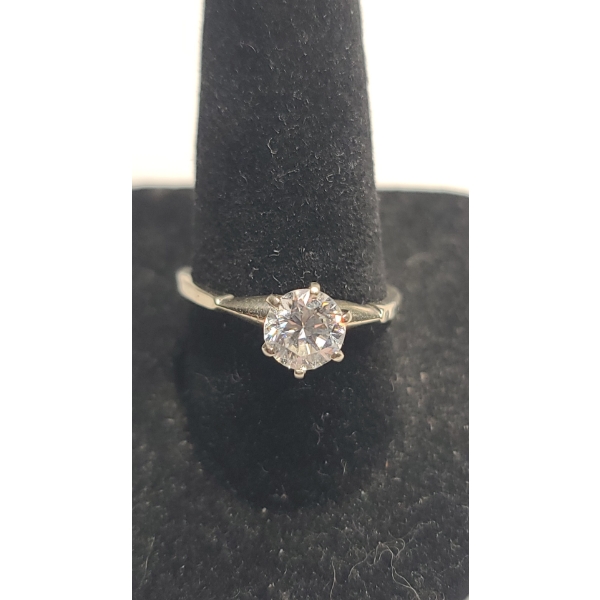 14K White Gold Engagement Ring (Cut) - Size 8 - Weight: 2.7g 