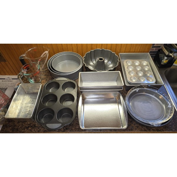 Large Bakeware Bundle incl Loaf Pans, Bundt Pan, Cake Pans, Springform and More
