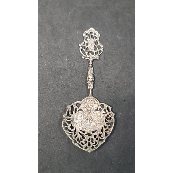 Gorham 1897 Cast And Pierced Sterling Silver Bonbonniere Spoon - Weight: 30.6g