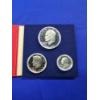 Image 2 : 1776-1976 Bicentennial Silver 3 Coin Proof Set in Book