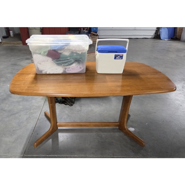  Beautiful Solid Oak 59''x35''x29'' Dining Table, Like New Coleman Little Oscar Cooler, & Tote 
