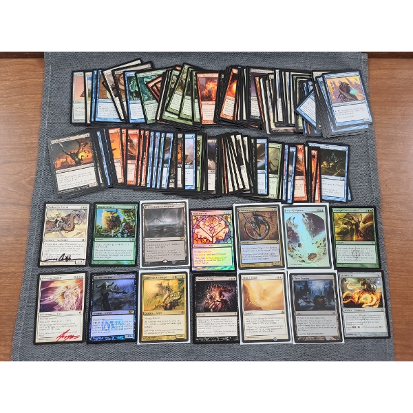 Large Lot of Over 100 MTG Magic The Gathering Trading Cards Including Many Holo, Rare & Even Autos!