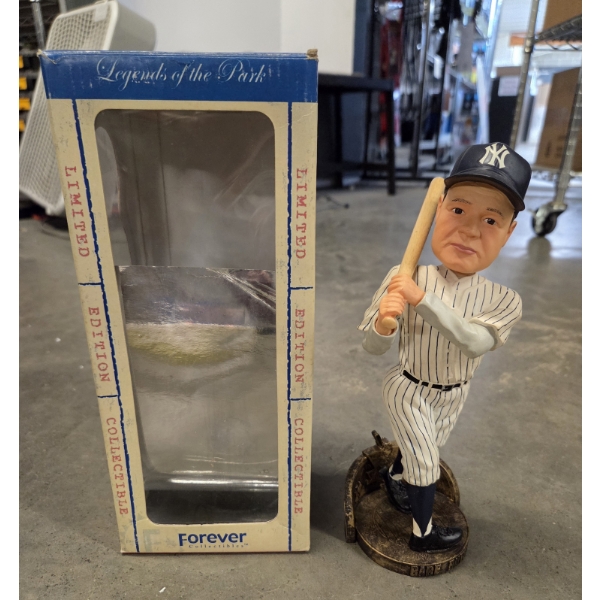 Hard To Find- Forever Collectables 9.5'' Legends Of The Park Babe Ruth Bobblehead 