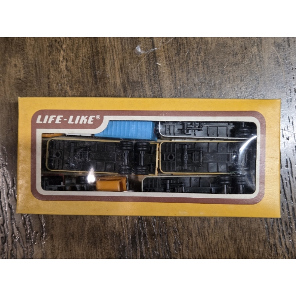 Life Like HO Scale Approximately 8'' S/D Box Car In Great Condition