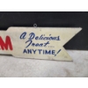 Image 8 : Vintage Fairmont/Farmont Ice Cream Wooden Arrow Sign Measuring About 60" Long