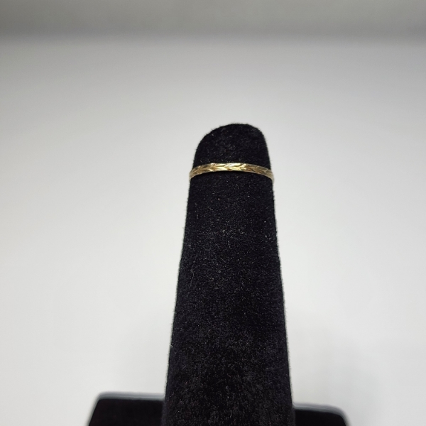 18K Yellow Gold Finely Engraved Baby Ring - Total Weight: 0.3g