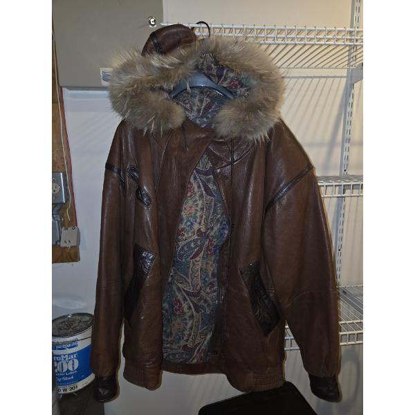 Like New Versatile Womans Small Leather Jacket With Fur Trim